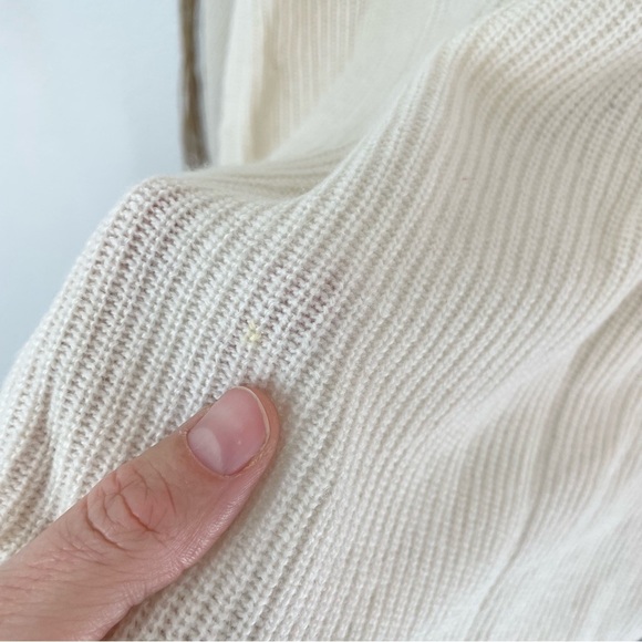 Kinross Cahmere V Neck Sweater - Picture 2 of 5